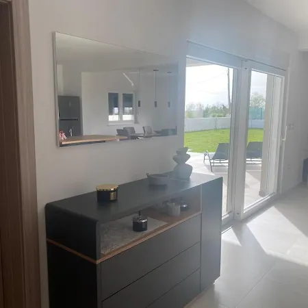 House Smiling Amazing Property For Vacation Apartment Pula