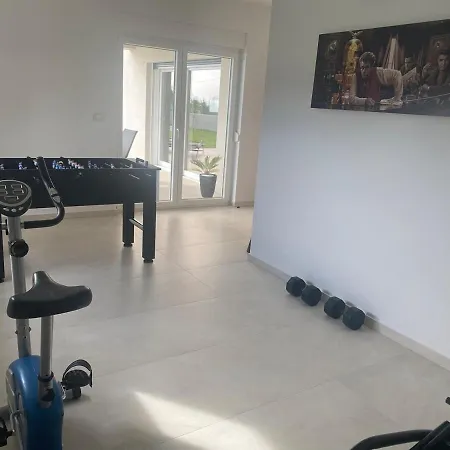 House Smiling Amazing Property For Vacation Pula