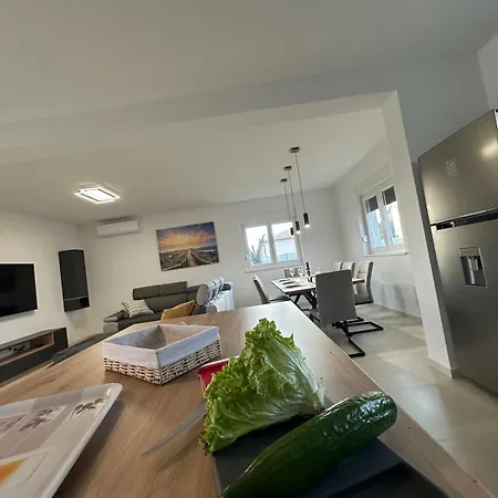 House Smiling Amazing Property For Vacation Apartment Pula
