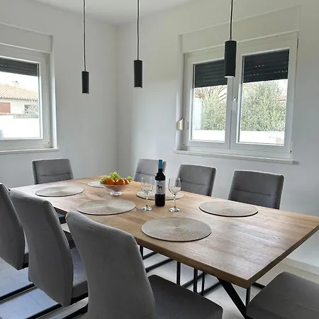House Smiling Amazing Property For Vacation Pula