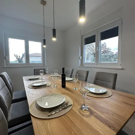 House Smiling Amazing Property For Vacation * Pula