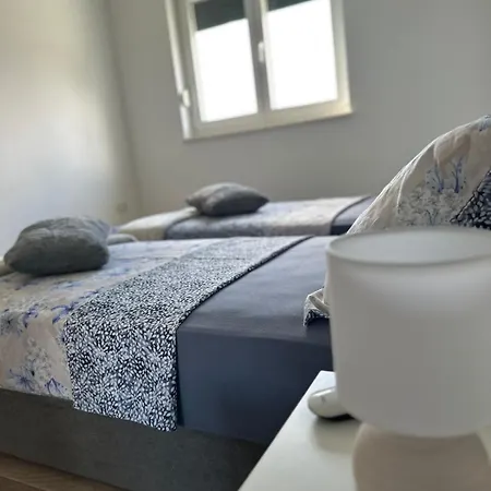 House Smiling Amazing Property For Vacation Pula