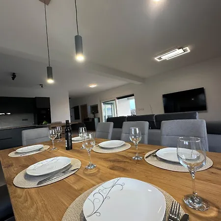 House Smiling Amazing Property For Vacation Apartment Pula